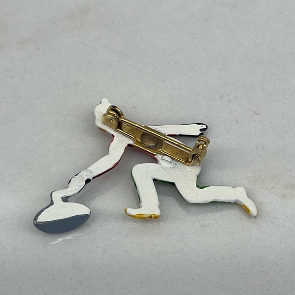 Vintage Male Curler Bonspiel Winter Sports Enamel Lapel Pin - Picture 2 of 2
